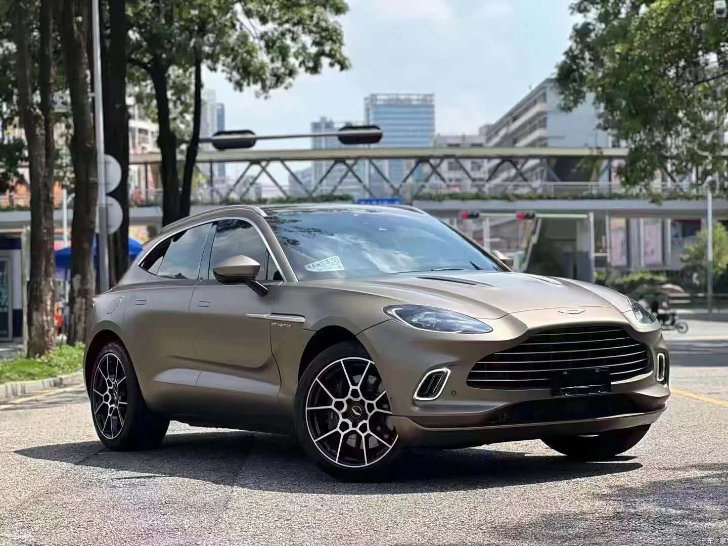 Aston Martin DBX, 2021 2