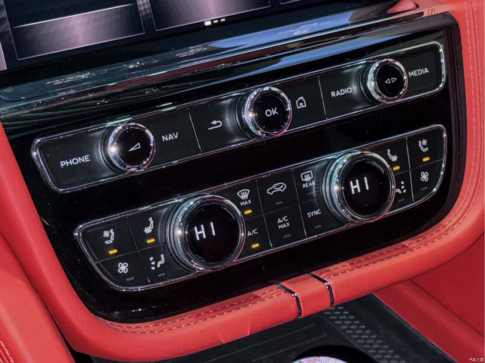 Bentley Bentayga, 2022 14