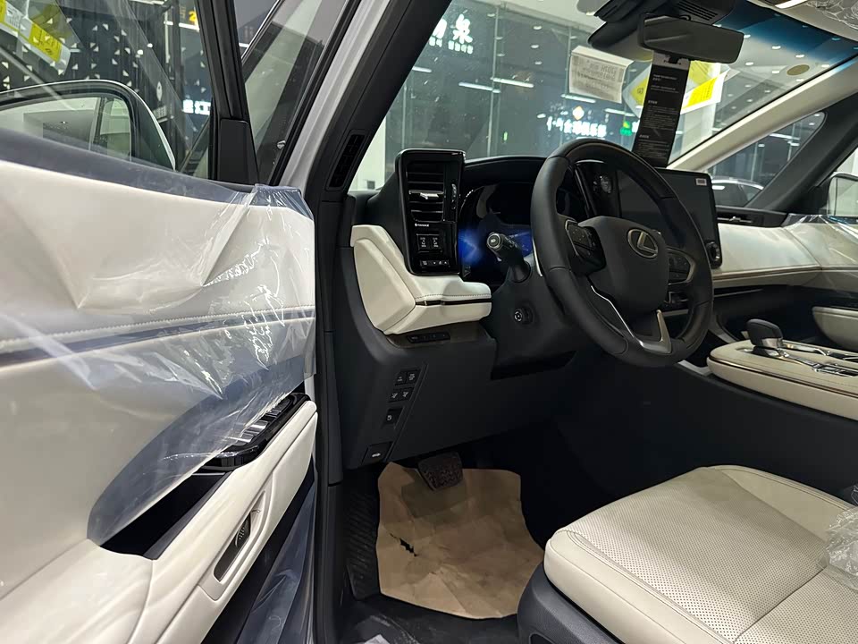 Lexus LM