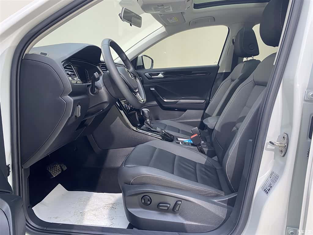 Volkswagen T-ROC, 2023 11
