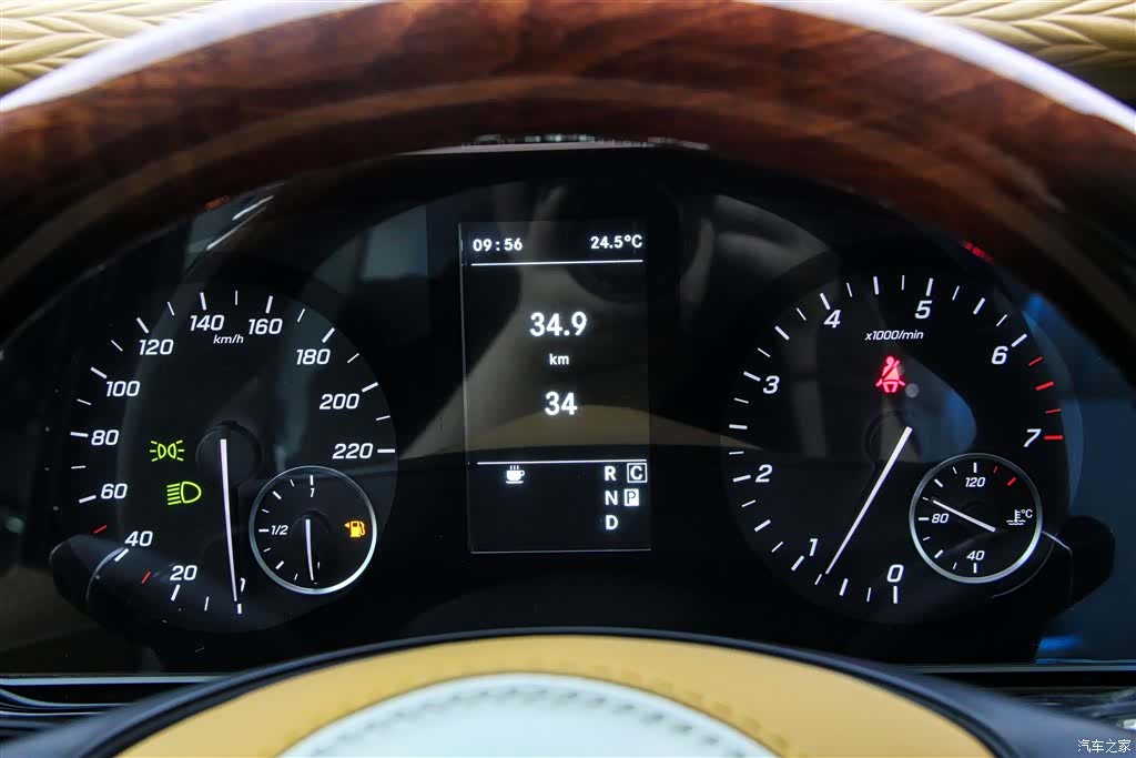 Mercedes-Benz 7, 2024 13