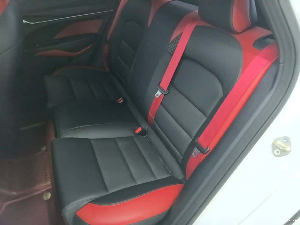 Geely Binray, 2022 17