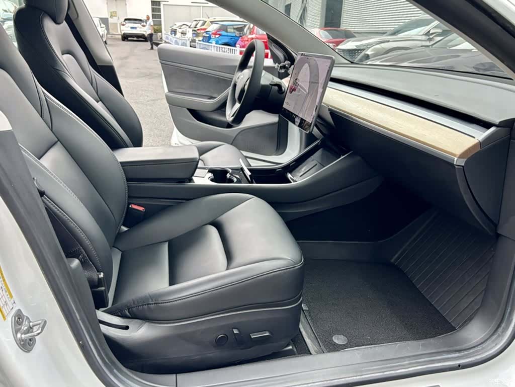 Tesla Model 3, 2020 23
