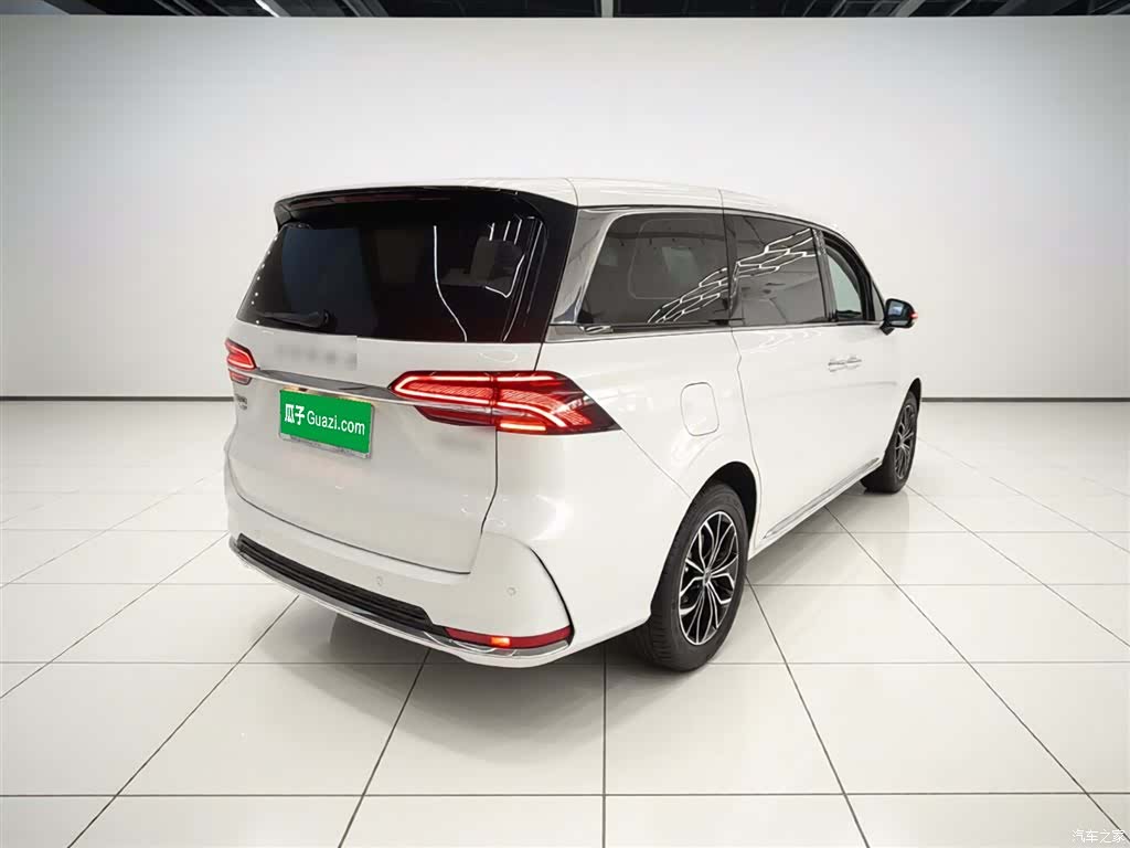 Roewe iMAX8, 2025 7