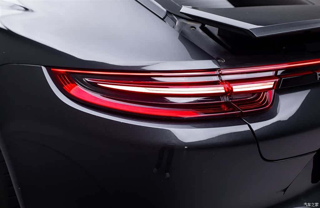Porsche Panamera, 2018 10