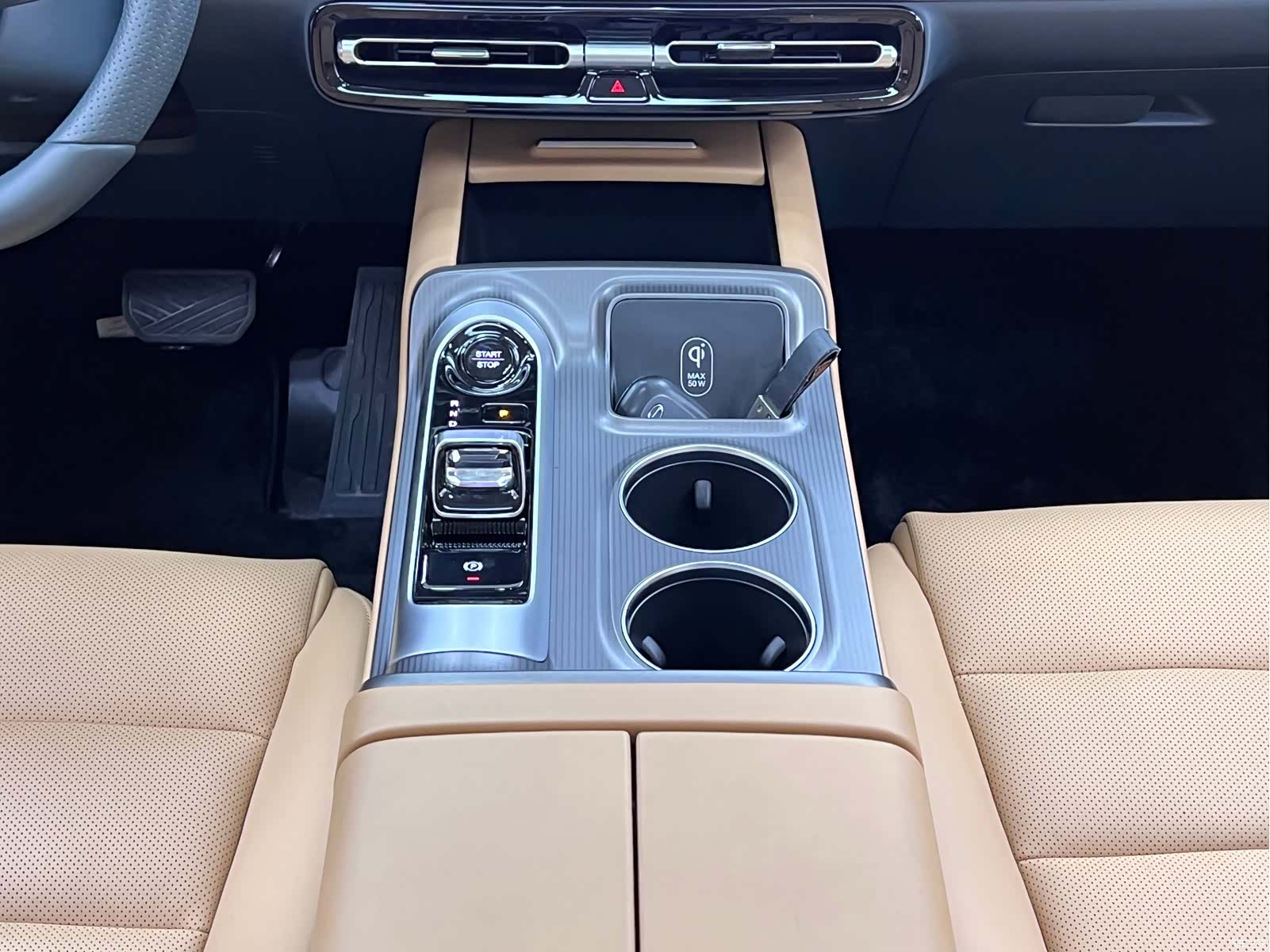 Trumpchi E8, 2023 26