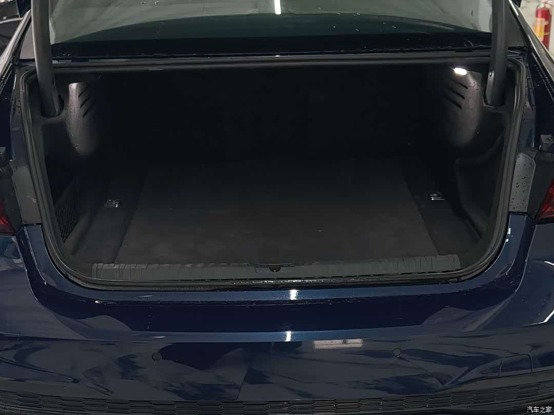 Audi A7L, 2024 14