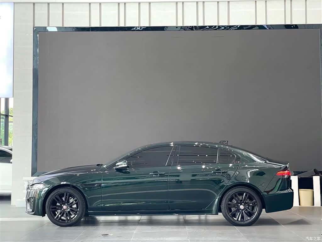Land Rover XEL, 2022 3