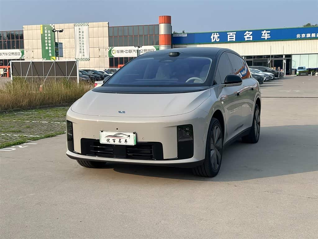 Li Auto i8