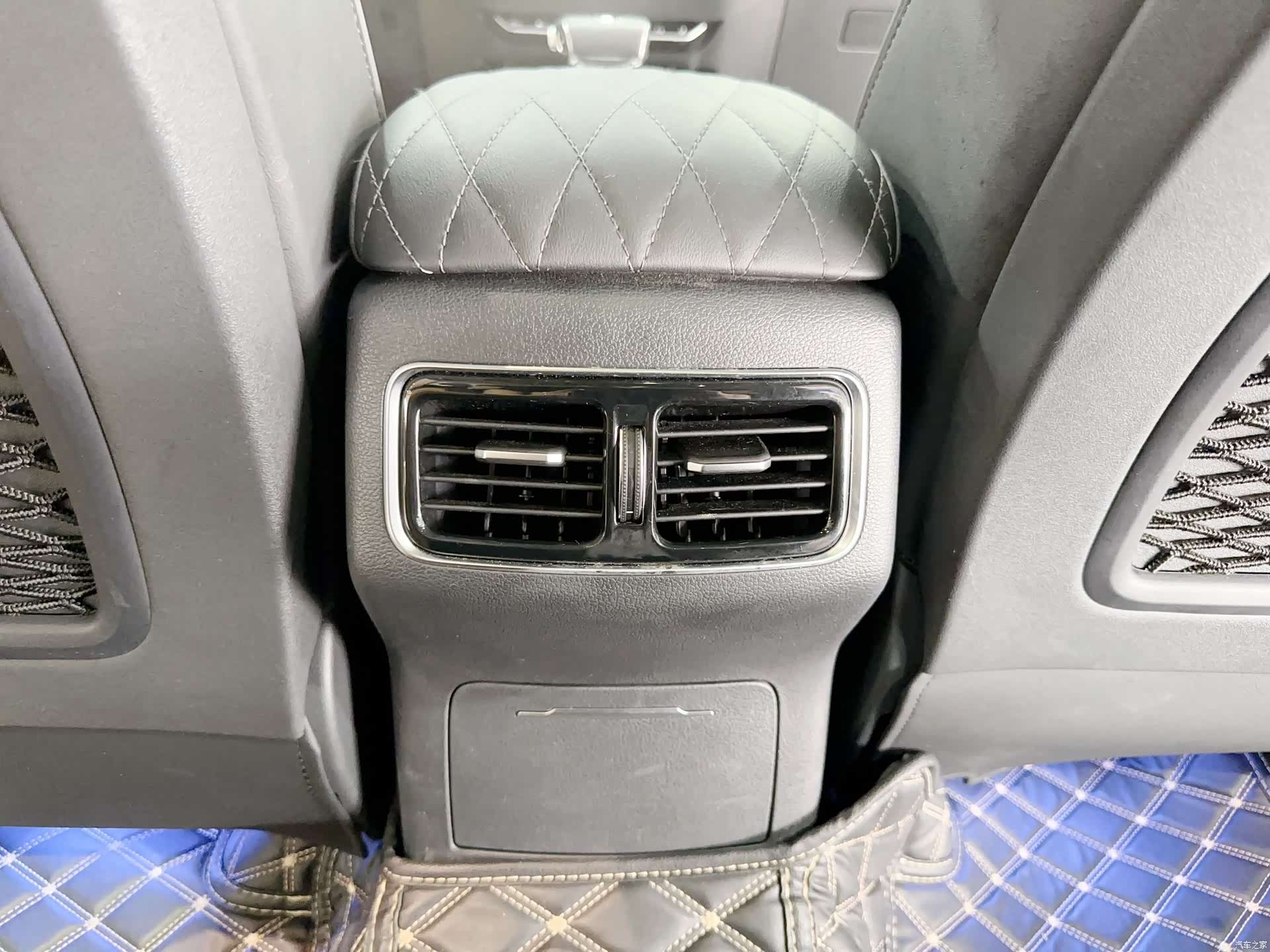 Hongqi HS5, 2023 28