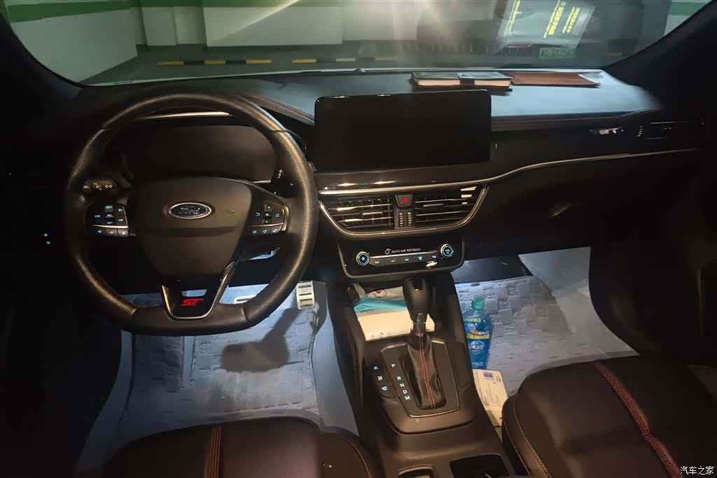 Ford Focus, 2022 12