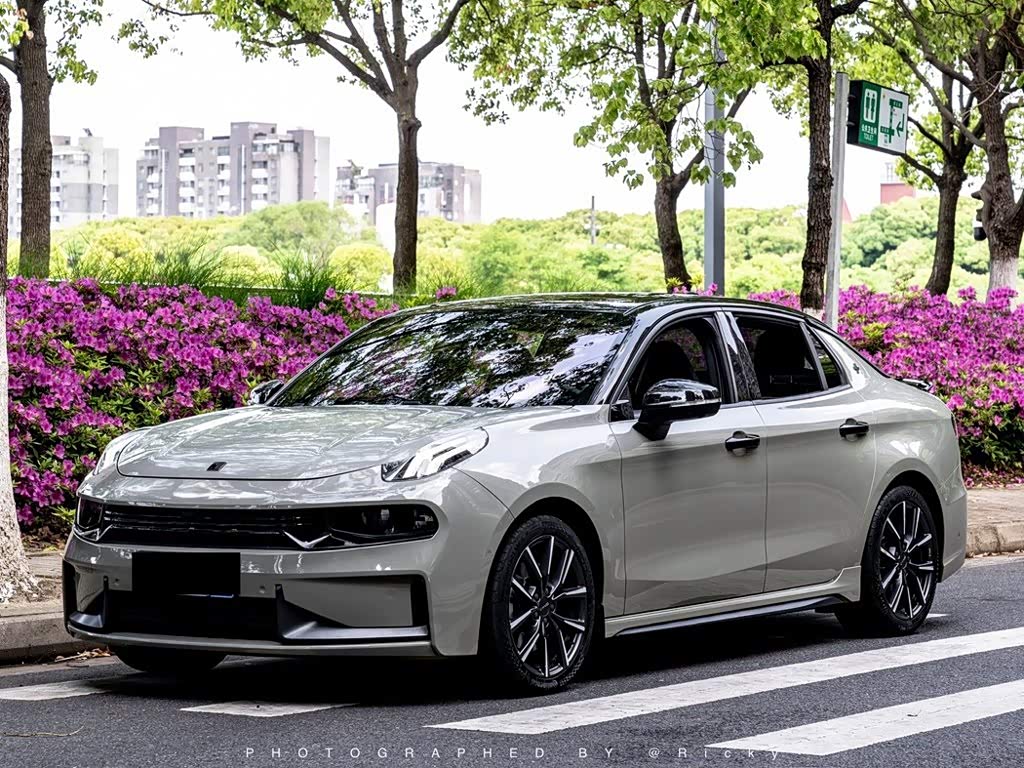 Lynk & Co 03