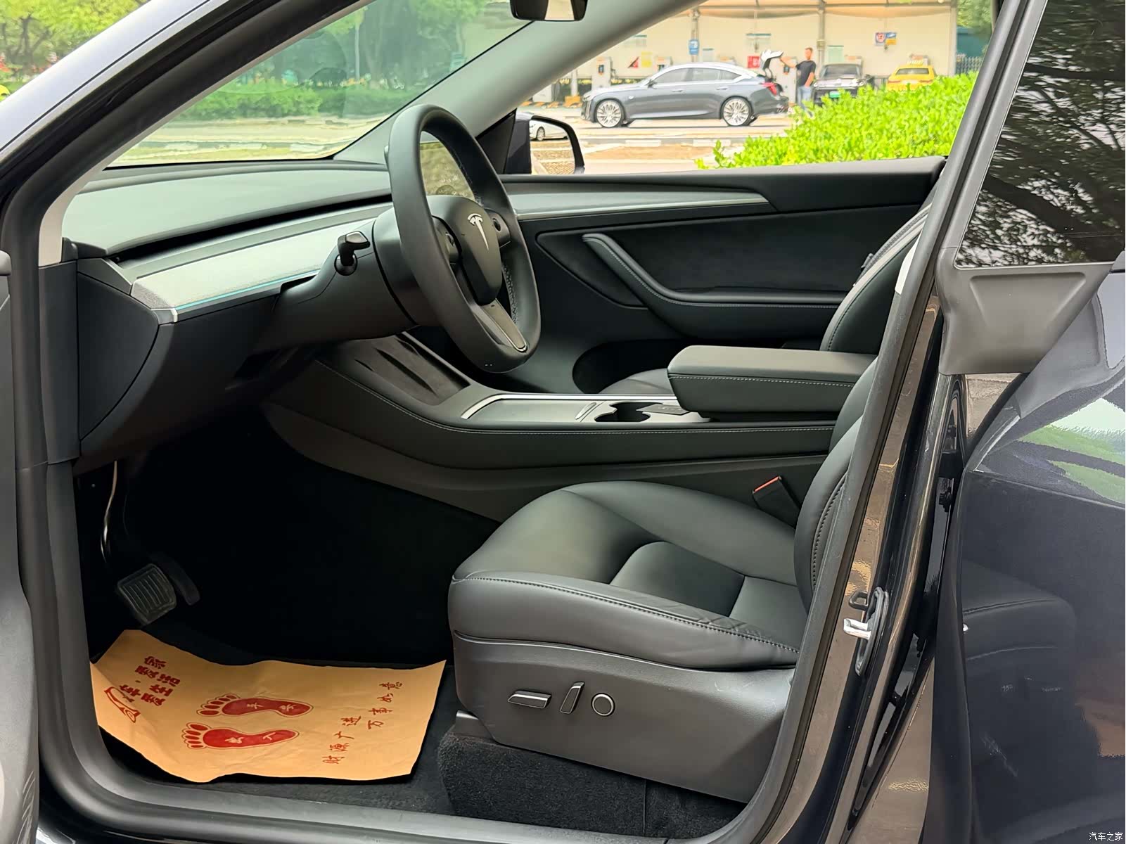 Tesla Model Y, 2024 8
