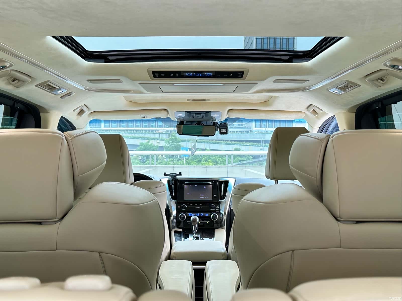 Toyota Vellfire, 2020 15