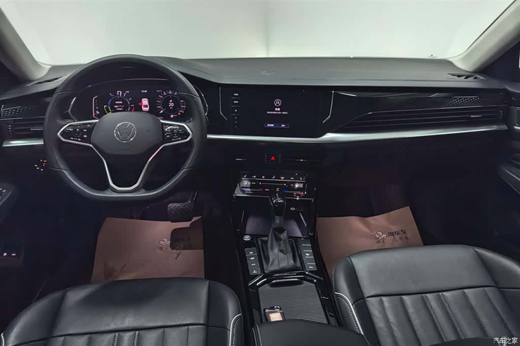 Volkswagen Passat, 2023 12