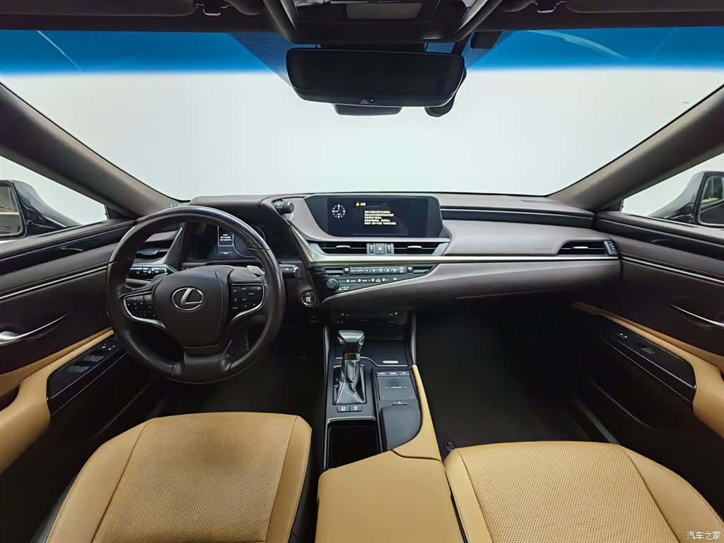 Lexus ES, 2020 все фото