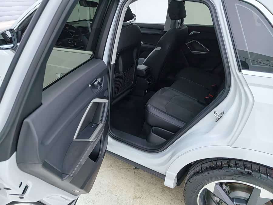 Audi Q3 2023, фото 11