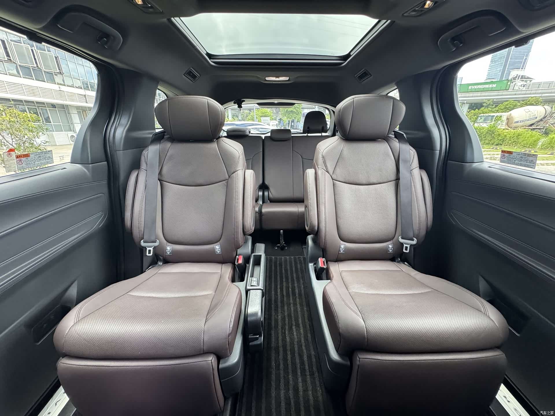 Toyota Granvia, 2023 14