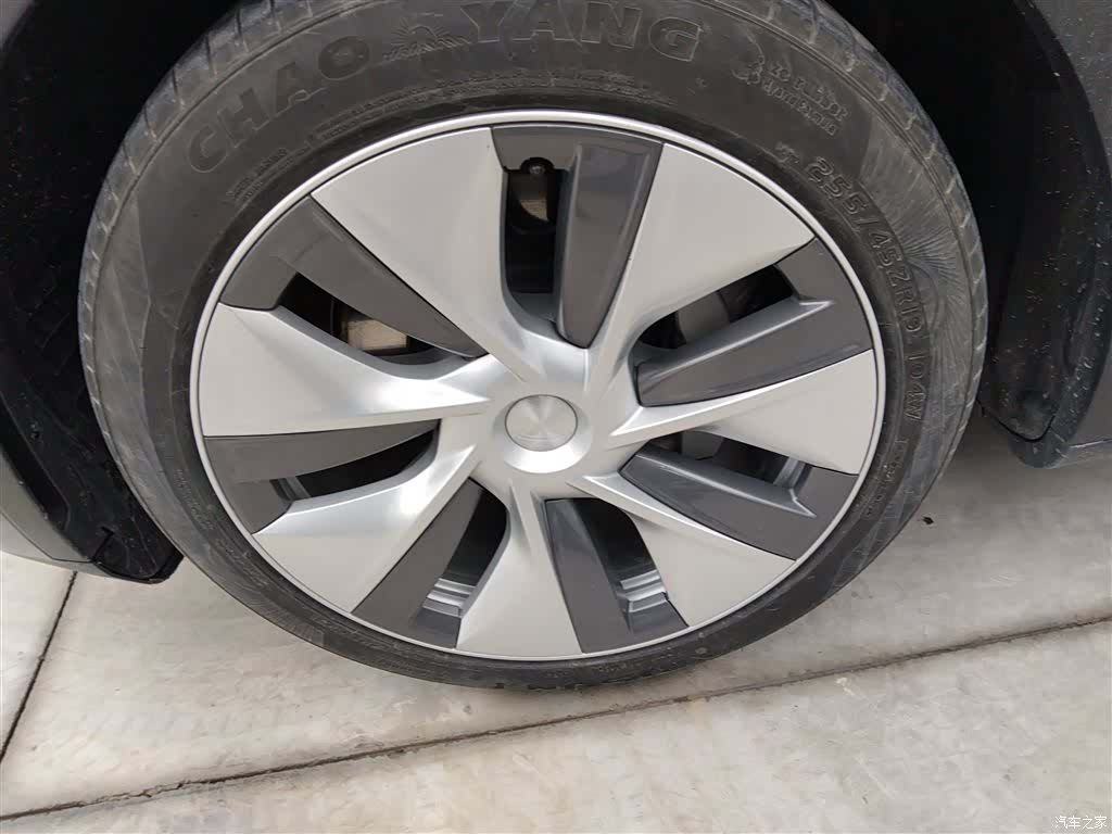Tesla Model Y, 2022 23