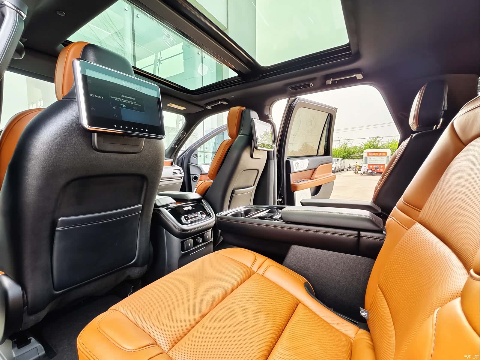 Lincoln Navigator, 2019 11