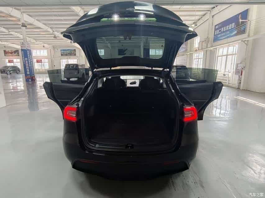 Tesla Model Y, 2023 16