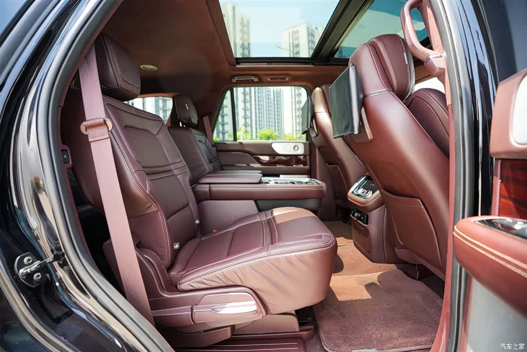 Lincoln Navigator, 2022 13