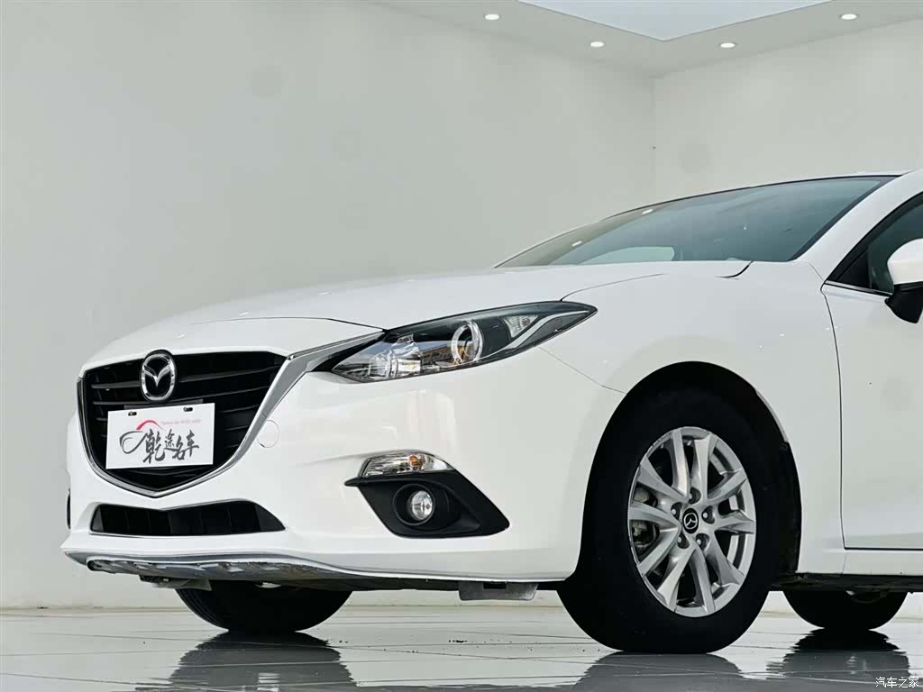 Mazda Mazda3, 2015 8