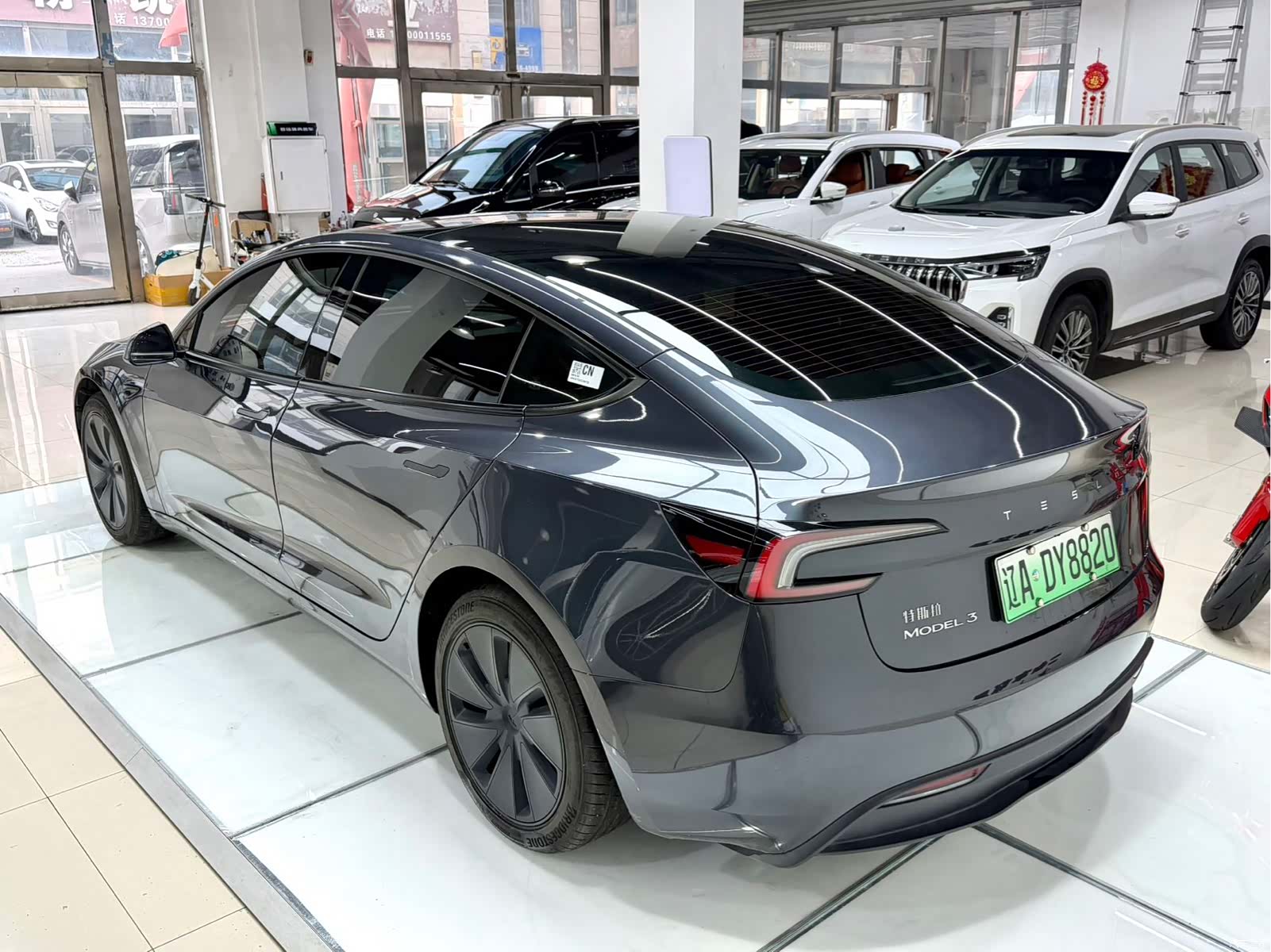 Tesla Model 3, 2025 7