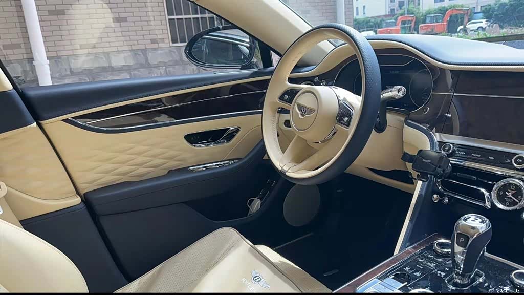 Bentley Flying Spur, 2022 7
