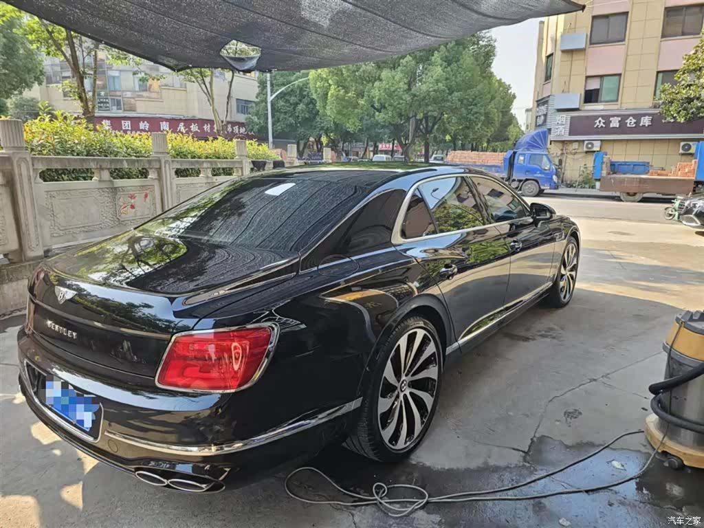 Bentley Flying Spur, 2022 3