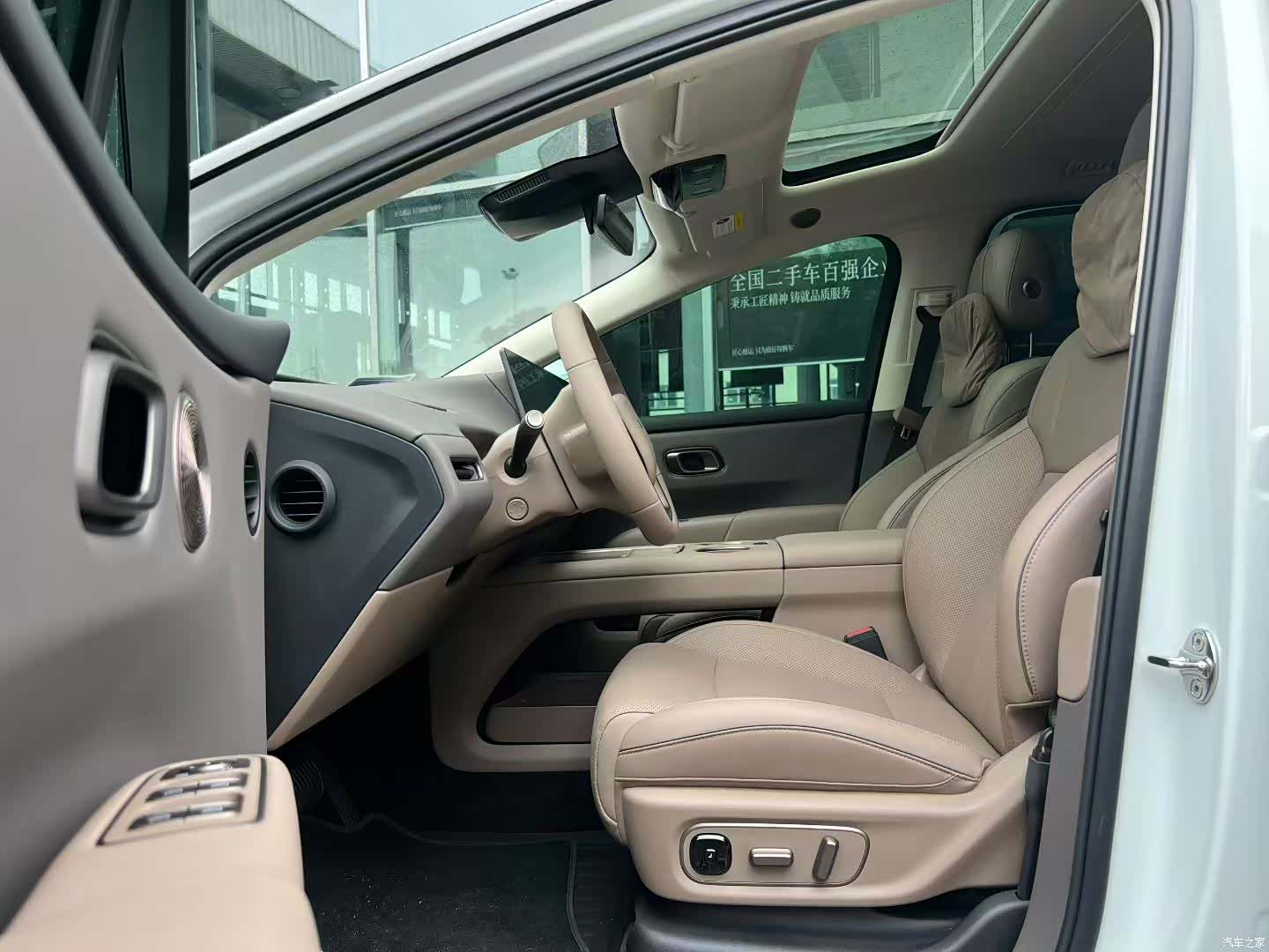 Li Auto i8, 2025 11