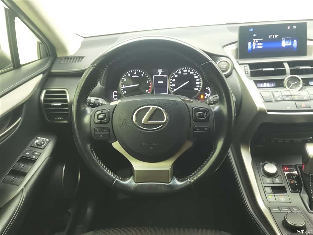 Lexus NX, 2016 11