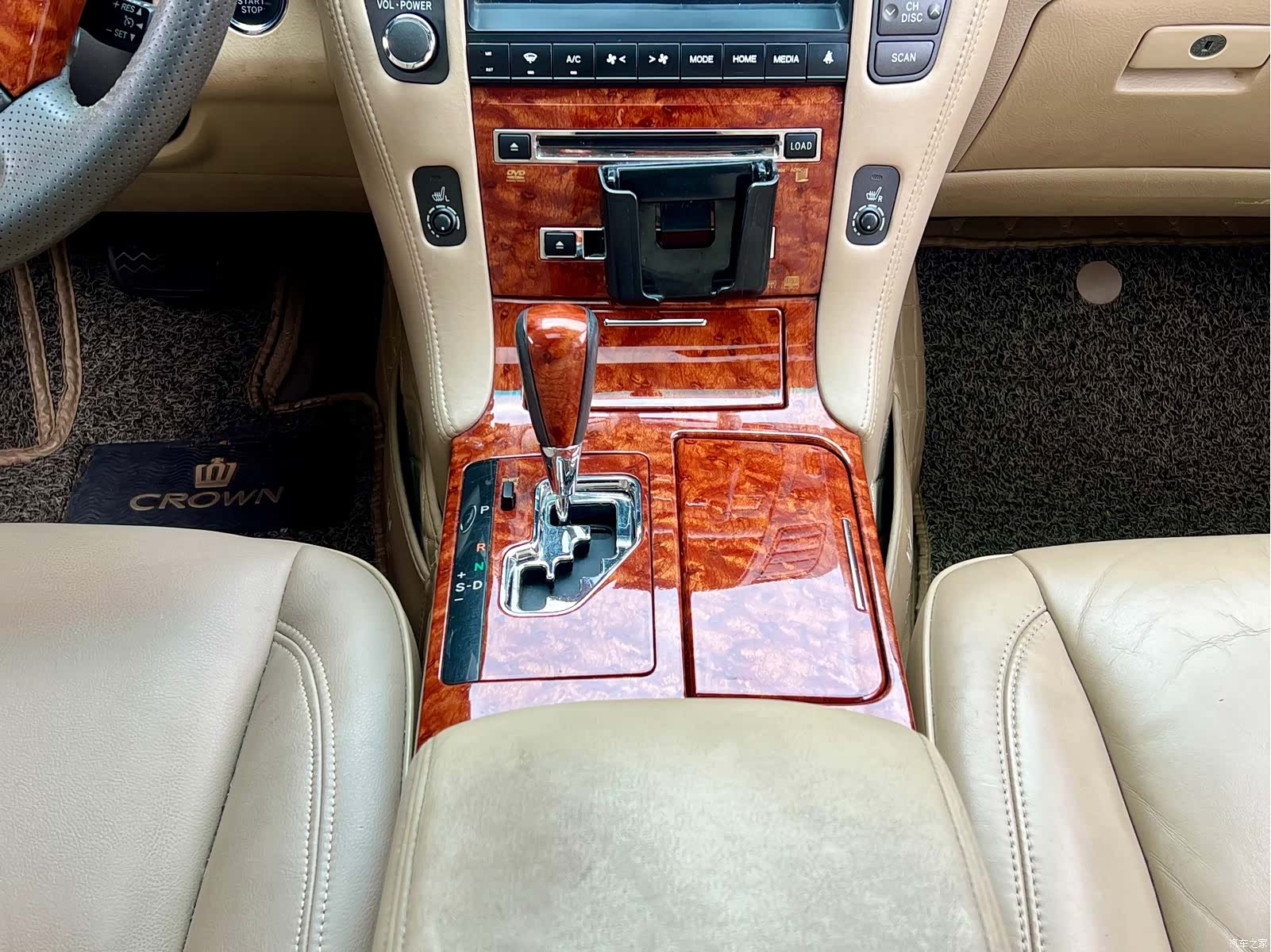 Toyota Crown, 2009 11