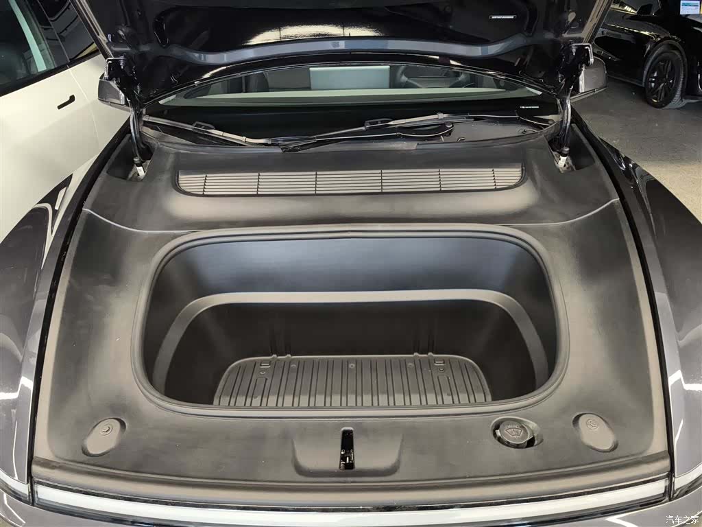 Tesla Model Y, 2025 16