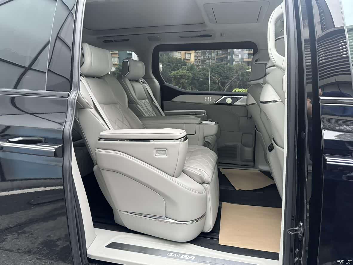 Volvo EM90, 2024 14
