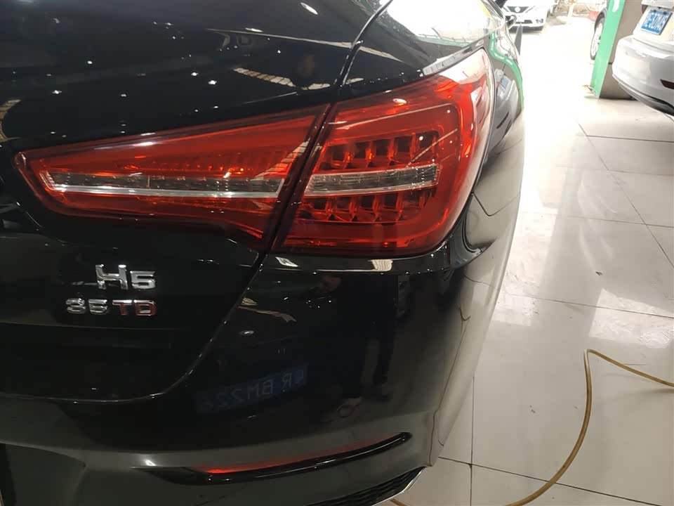 Hongqi H5