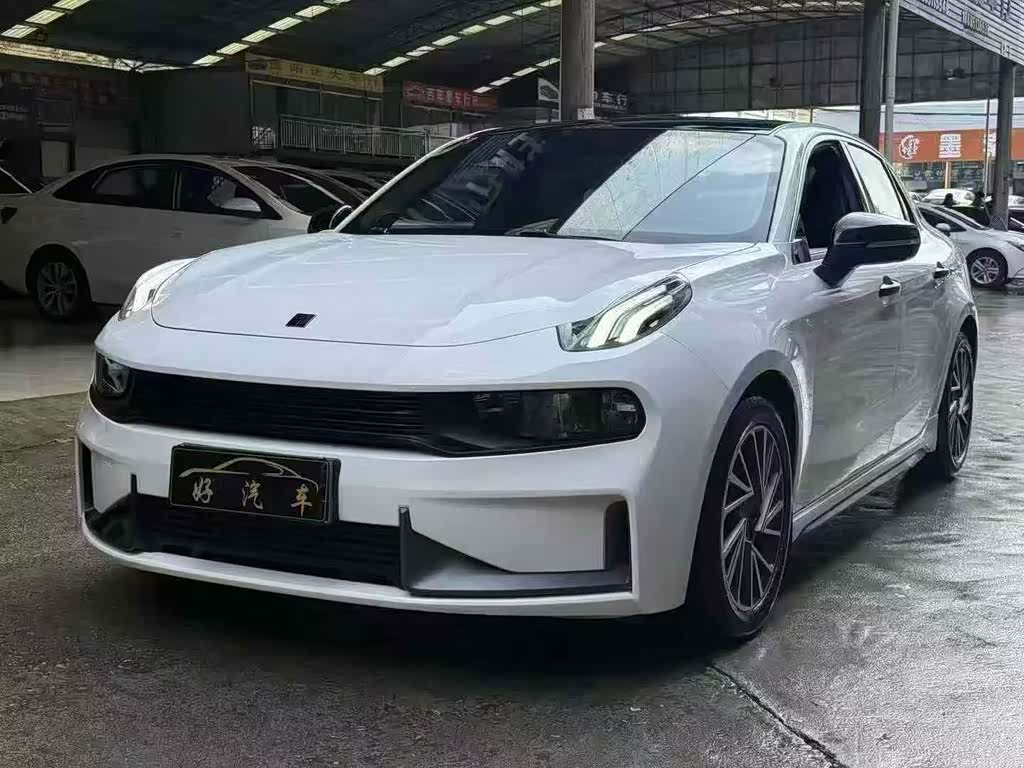 Lynk & Co 03