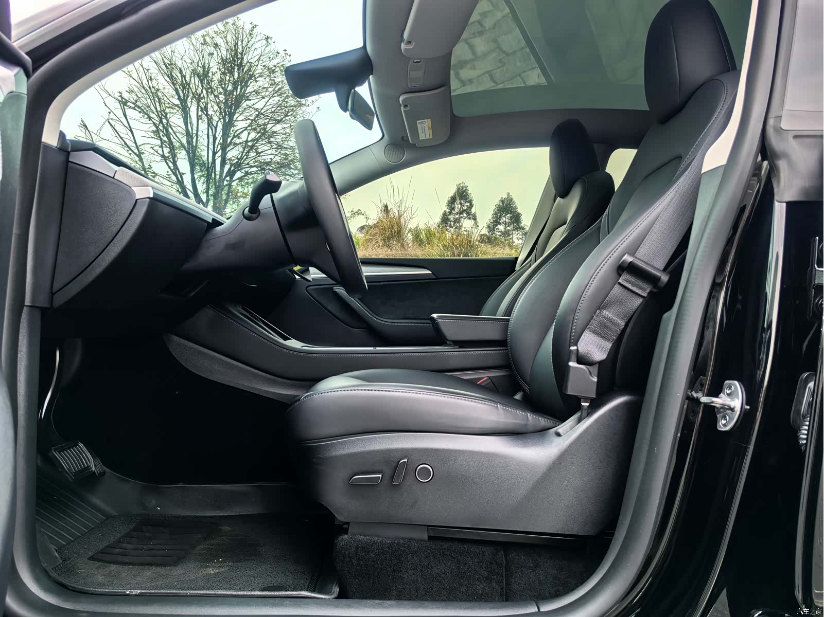 Tesla Model Y, 2023 7