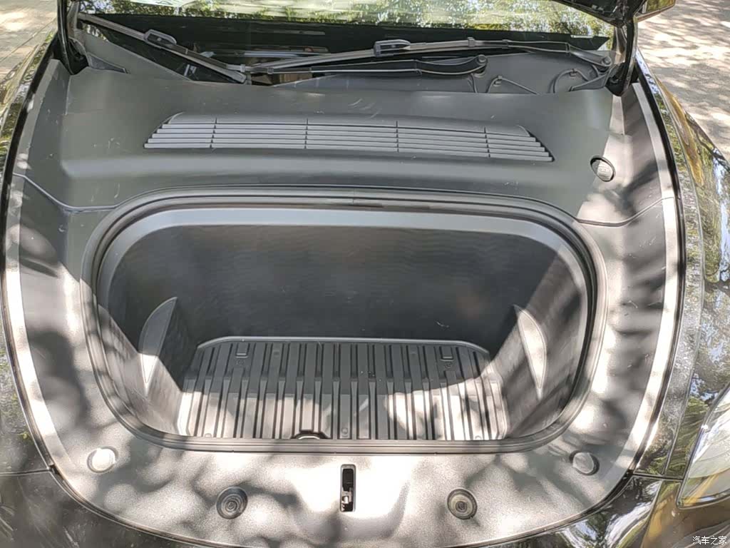 Tesla Model Y, 2022 20