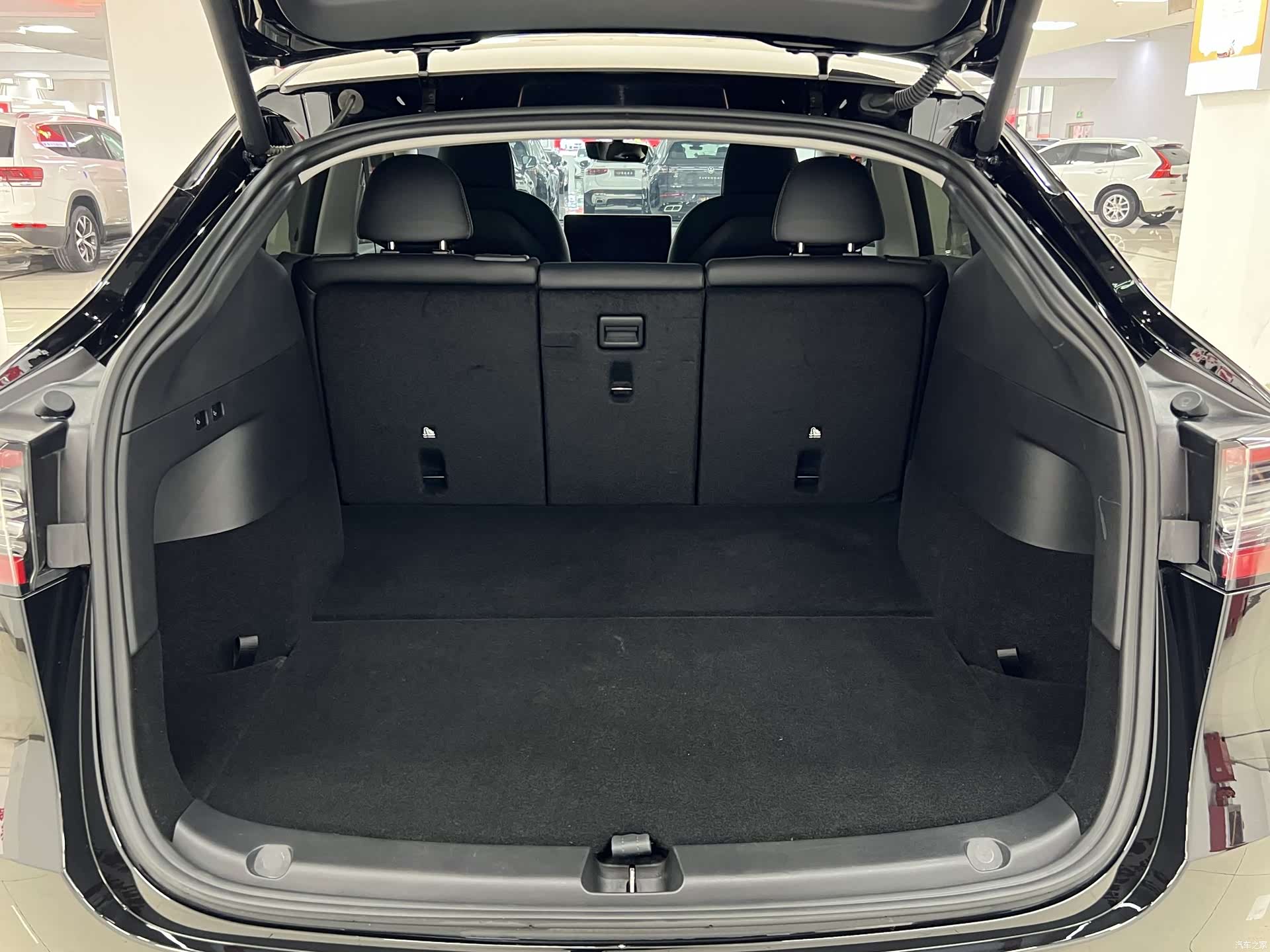 Tesla Model Y, 2024 16