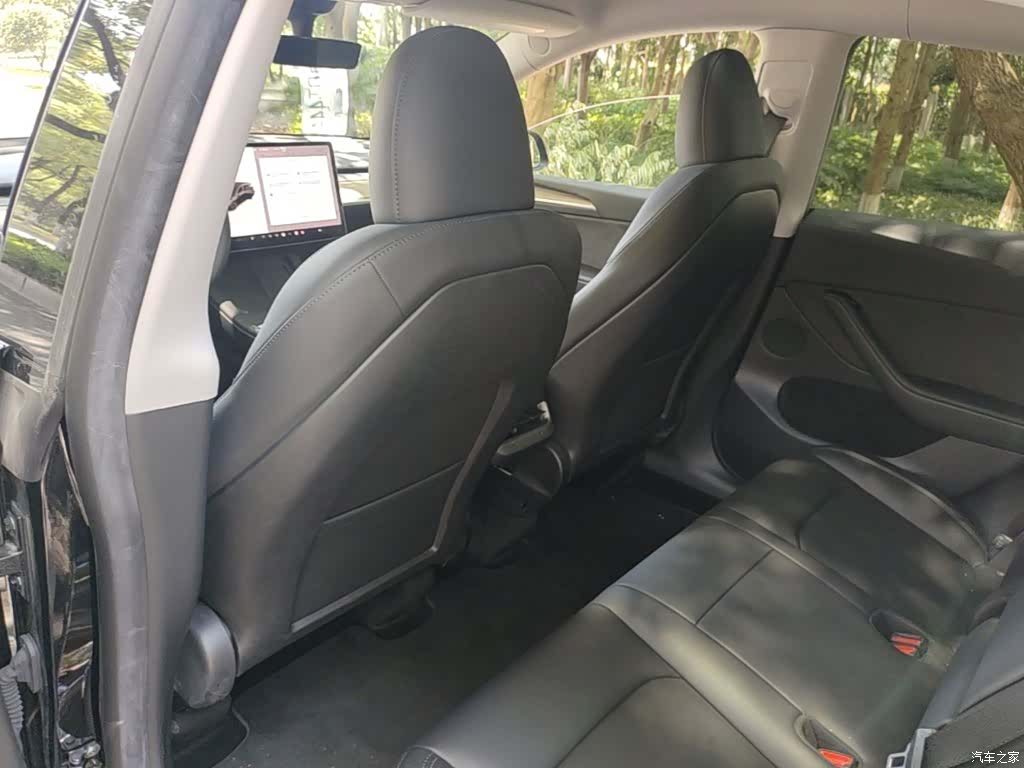 Tesla Model Y, 2022 15