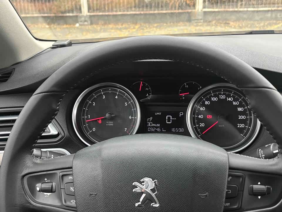 Peugeot 408