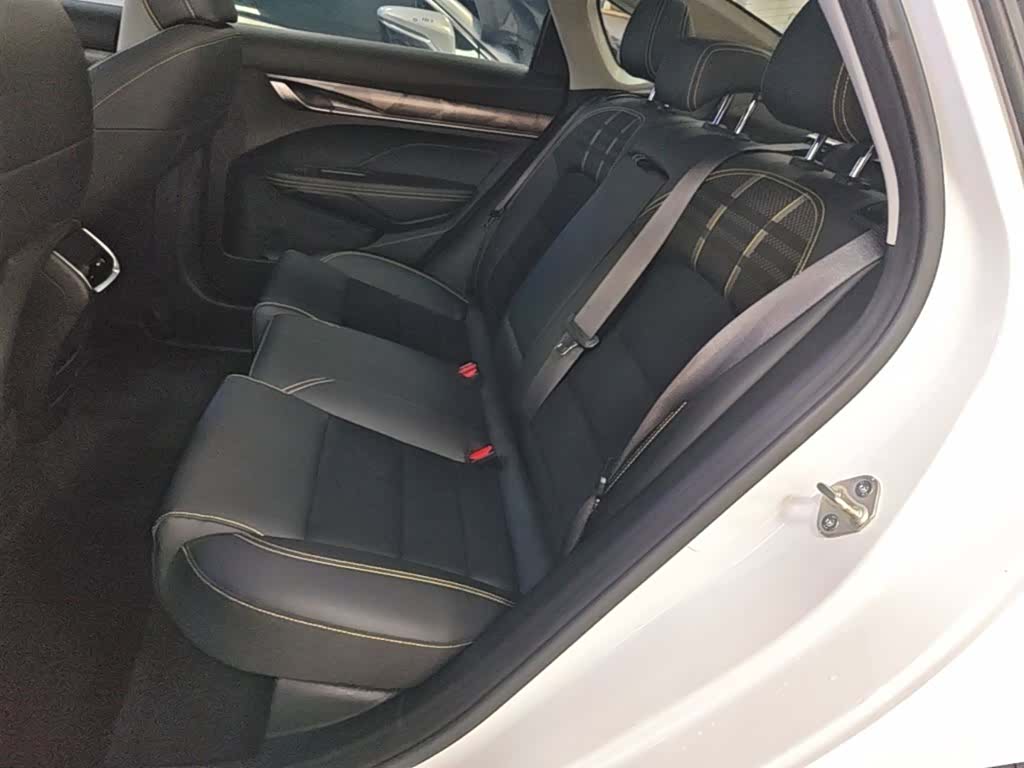 Geely Binray, 2021 17