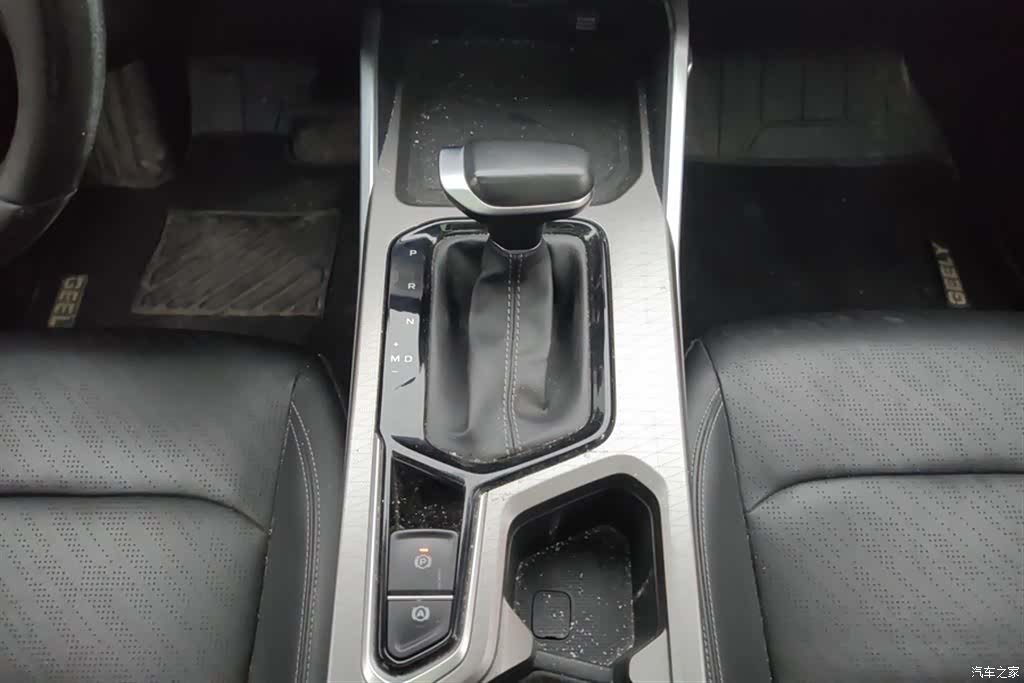 Geely Emgrand, 2022 16