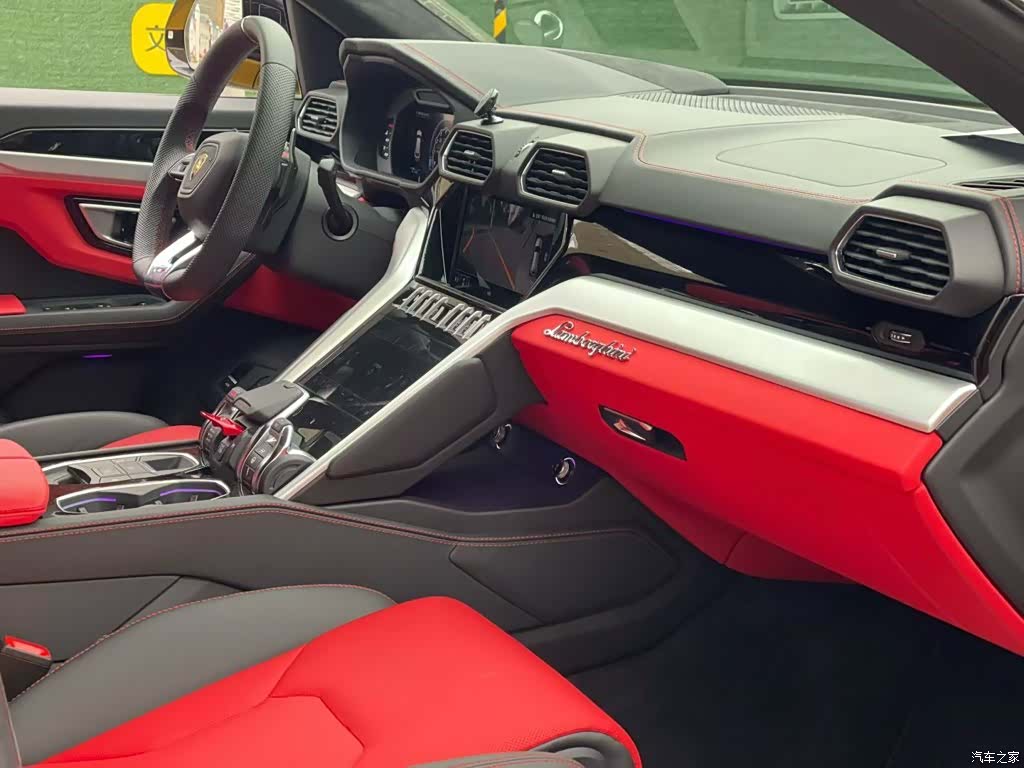 Lamborghini Urus, 2020 все фото