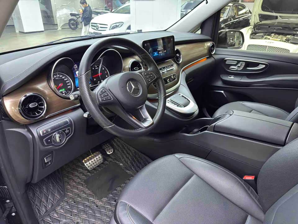 Mercedes-Benz V-class