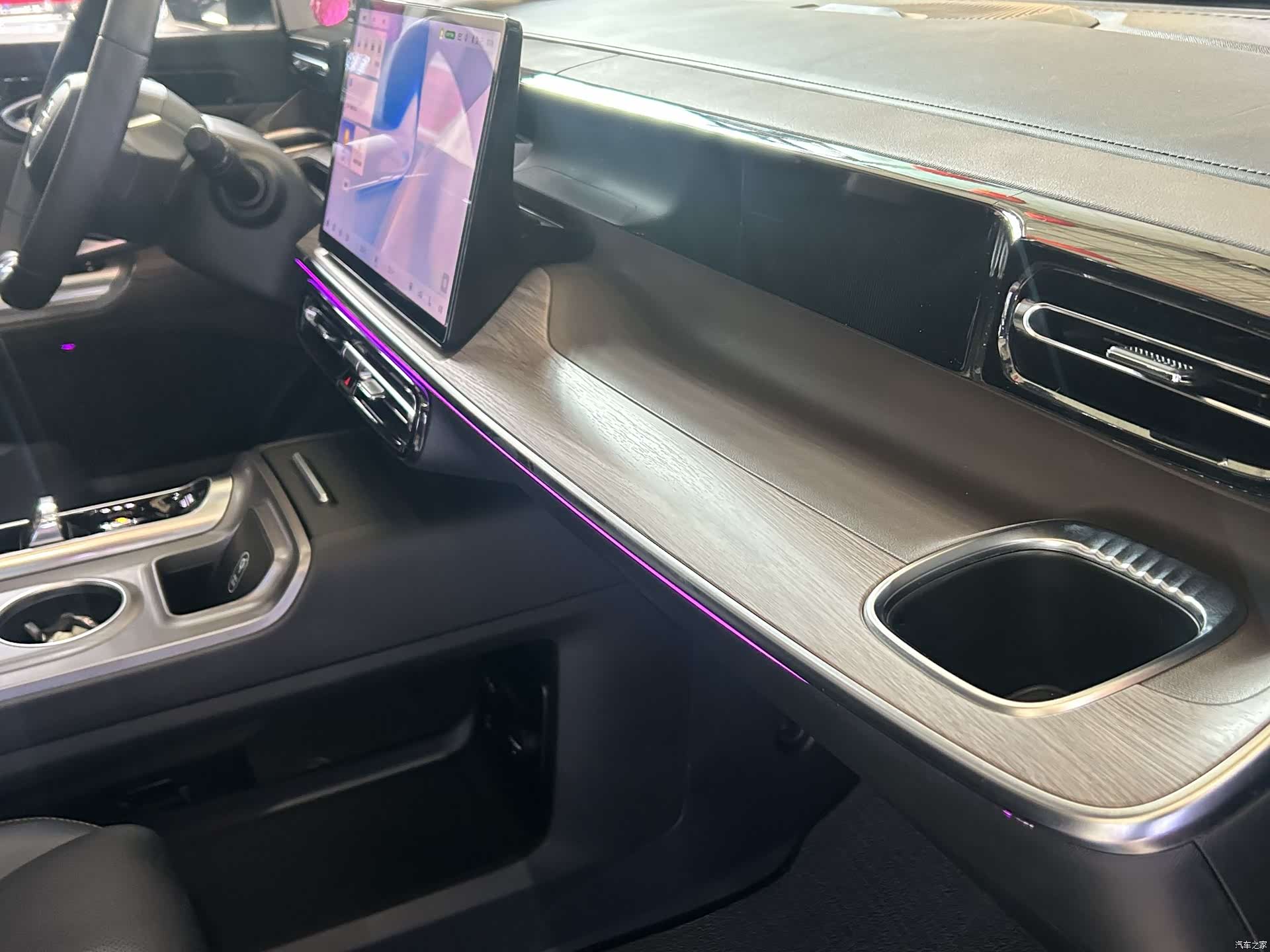 Trumpchi E8, 2025 15