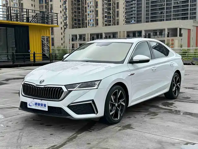 Škoda Octavia 2023 — купить из Китая под заказ