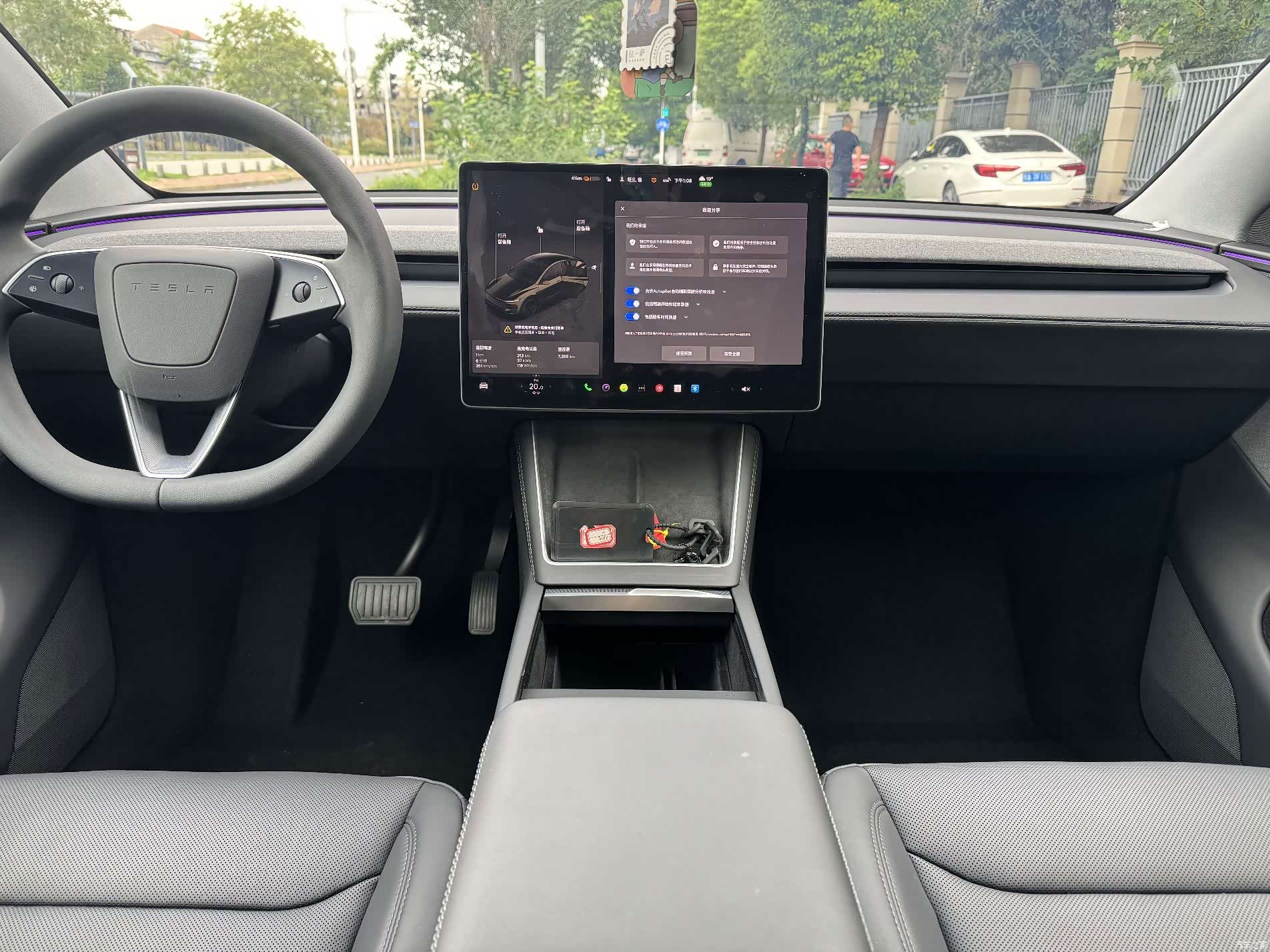 Tesla Model Y, 2025 7