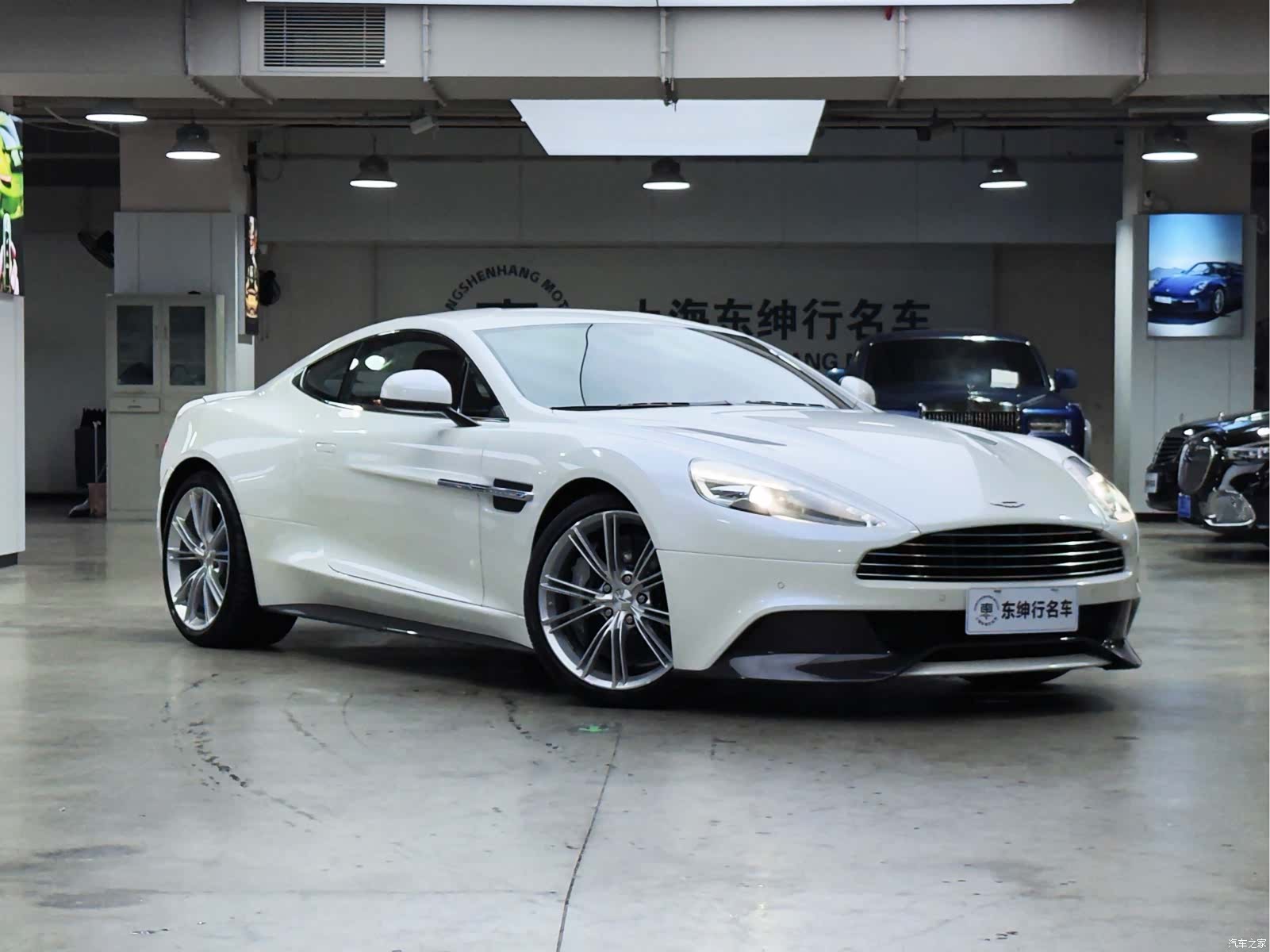 Aston Martin Vanquish, 2016 3